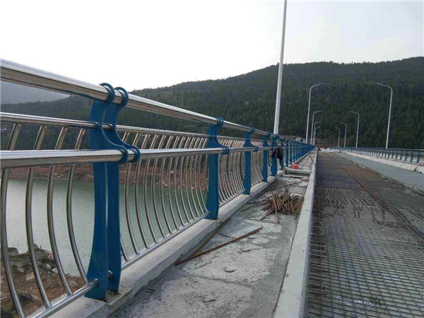 衢州不锈钢桥梁护栏的特点及其在桥梁安全中的重要作用