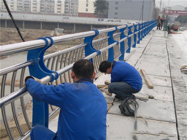 衢州不锈钢河道护栏的特性及其在城市景观中的应用
