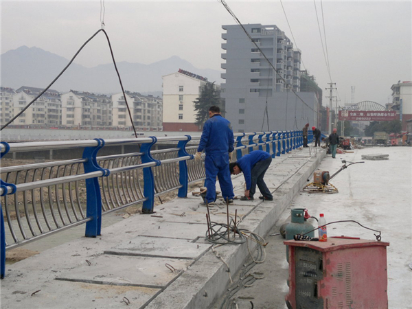 衢州不锈钢复合管护栏常见问题及解决方案